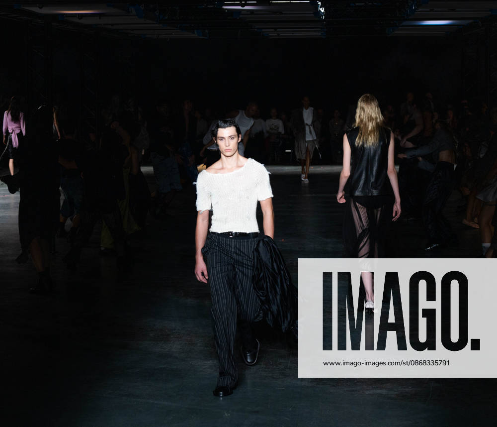Paris Fashion Week Women s Wear SPRING SUMMER 2027 Collection by ALAINPAUL, October 1, 2026, photography by Sylvie Lefort, MAXPPP 01 10 2026 @Sylvie Lefort Photography MAXPPP 10 01 26 Models showcase designs from the ALAINPAUL Women’s Spring Summer 2027 collection during Paris Fashion Week in Paris, France, October 1, 2026. The presentation of the women’s collections took place from September 28 to October 6, 26