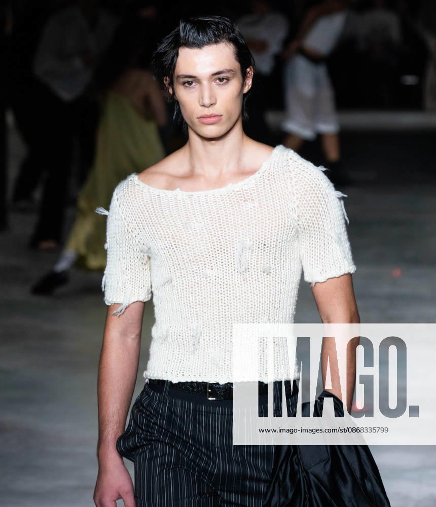 Paris Fashion Week Women s Wear SPRING SUMMER 2027 Collection by ALAINPAUL, October 1, 2026, photography by Sylvie Lefort, MAXPPP 01 10 2026 @Sylvie Lefort Photography MAXPPP 10 01 26 Models showcase designs from the ALAINPAUL Women’s Spring Summer 2027 collection during Paris Fashion Week in Paris, France, October 1, 2026. The presentation of the women’s collections took place from September 28 to October 6, 26