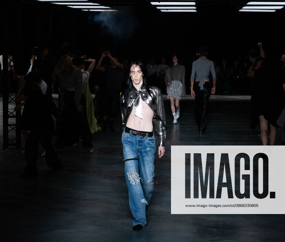 Paris Fashion Week Women s Wear SPRING SUMMER 2027 Collection by ALAINPAUL, October 1, 2026, photography by Sylvie Lefort, MAXPPP 01 10 2026 @Sylvie Lefort Photography MAXPPP 10 01 26 Models showcase designs from the ALAINPAUL Women’s Spring Summer 2027 collection during Paris Fashion Week in Paris, France, October 1, 2026. The presentation of the women’s collections took place from September 28 to October 6, 26