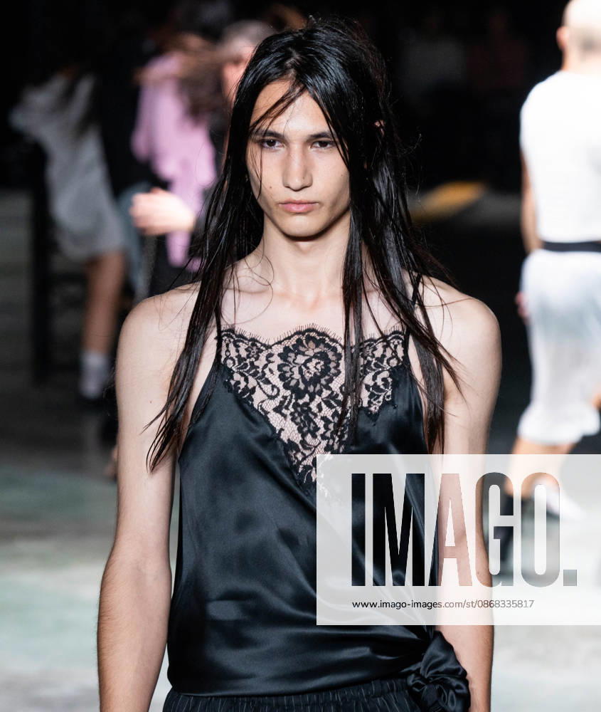 Paris Fashion Week Women s Wear SPRING SUMMER 2027 Collection by ALAINPAUL, October 1, 2026, photography by Sylvie Lefort, MAXPPP 01 10 2026 @Sylvie Lefort Photography MAXPPP 10 01 26 Models showcase designs from the ALAINPAUL Women’s Spring Summer 2027 collection during Paris Fashion Week in Paris, France, October 1, 2026. The presentation of the women’s collections took place from September 28 to October 6, 26