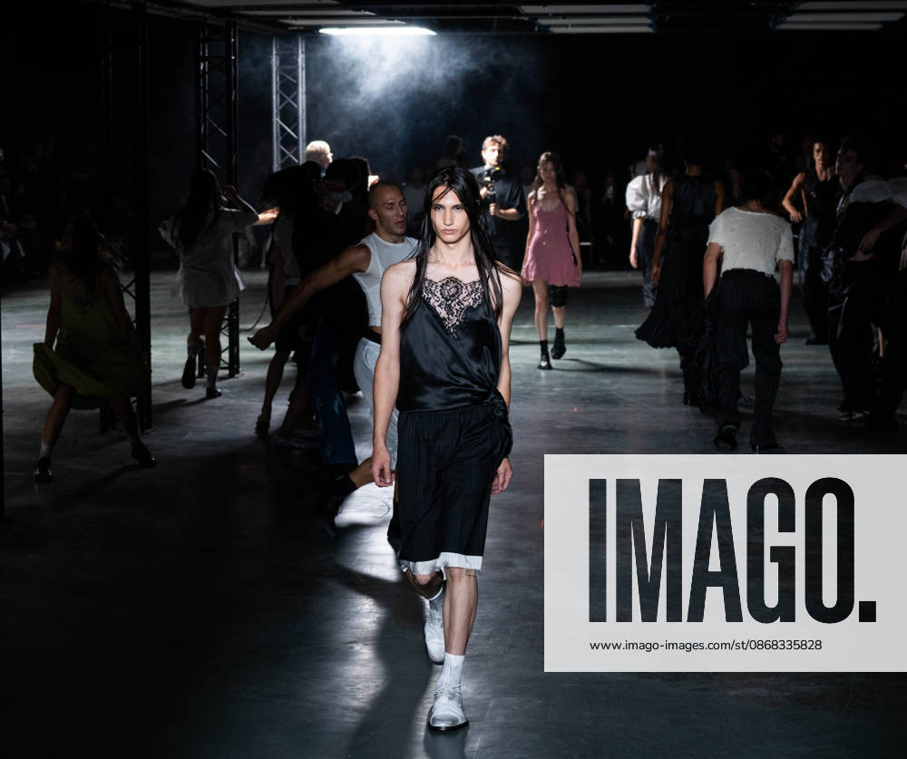 Paris Fashion Week Women s Wear SPRING SUMMER 2027 Collection by ALAINPAUL, October 1, 2026, photography by Sylvie Lefort, MAXPPP 01 10 2026 @Sylvie Lefort Photography MAXPPP 10 01 26 Models showcase designs from the ALAINPAUL Women’s Spring Summer 2027 collection during Paris Fashion Week in Paris, France, October 1, 2026. The presentation of the women’s collections took place from September 28 to October 6, 26
