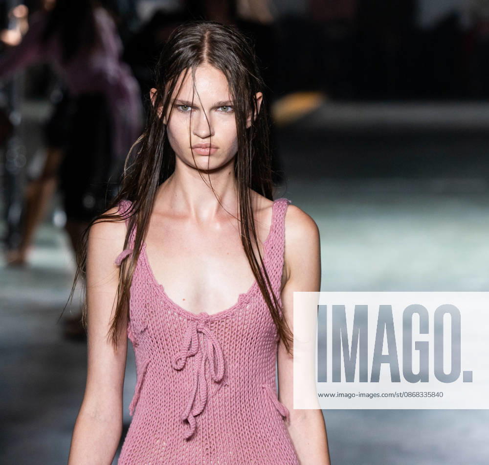 Paris Fashion Week Women s Wear SPRING SUMMER 2027 Collection by ALAINPAUL, October 1, 2026, photography by Sylvie Lefort, MAXPPP 01 10 2026 @Sylvie Lefort Photography MAXPPP 10 01 26 Models showcase designs from the ALAINPAUL Women’s Spring Summer 2027 collection during Paris Fashion Week in Paris, France, October 1, 2026. The presentation of the women’s collections took place from September 28 to October 6, 26