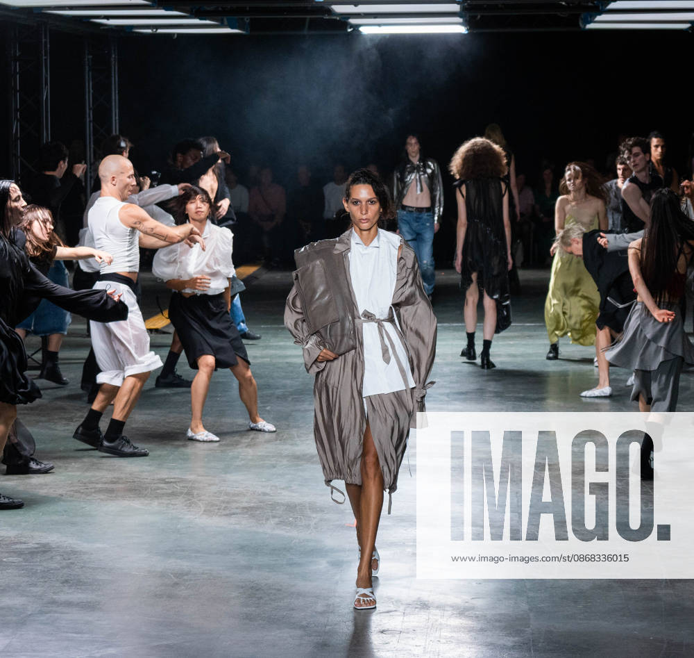 Paris Fashion Week Women s Wear SPRING SUMMER 2027 Collection by ALAINPAUL, October 1, 2026, photography by Sylvie Lefort, MAXPPP 01 10 2026 @Sylvie Lefort Photography MAXPPP 10 01 26 Models showcase designs from the ALAINPAUL Women’s Spring Summer 2027 collection during Paris Fashion Week in Paris, France, October 1, 2026. The women’s collections were presented from September 28 to October 6, 26.