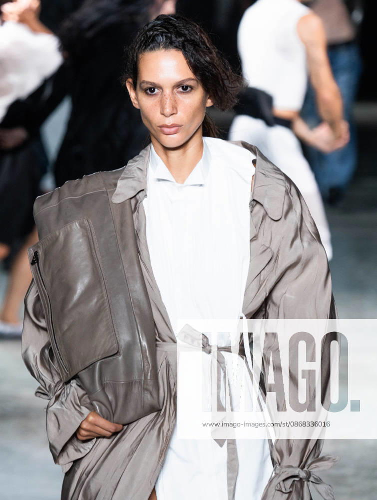 Paris Fashion Week Women s Wear SPRING SUMMER 2027 Collection by ALAINPAUL, October 1, 2026, photography by Sylvie Lefort, MAXPPP 01 10 2026 @Sylvie Lefort Photography MAXPPP 10 01 26 Models showcase designs from the ALAINPAUL Women’s Spring Summer 2027 collection during Paris Fashion Week in Paris, France, October 1, 2026. The women’s collections were presented from September 28 to October 6, 26.