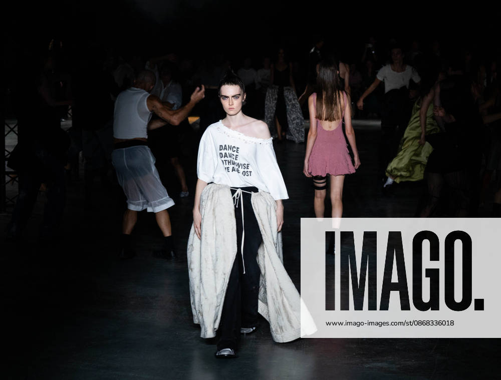 Paris Fashion Week Women s Wear SPRING SUMMER 2027 Collection by ALAINPAUL, October 1, 2026, photography by Sylvie Lefort, MAXPPP 01 10 2026 @Sylvie Lefort Photography MAXPPP 10 01 26 Models showcase designs from the ALAINPAUL Women’s Spring Summer 2027 collection during Paris Fashion Week in Paris, France, October 1, 2026. The women’s collections were presented from September 28 to October 6, 26.