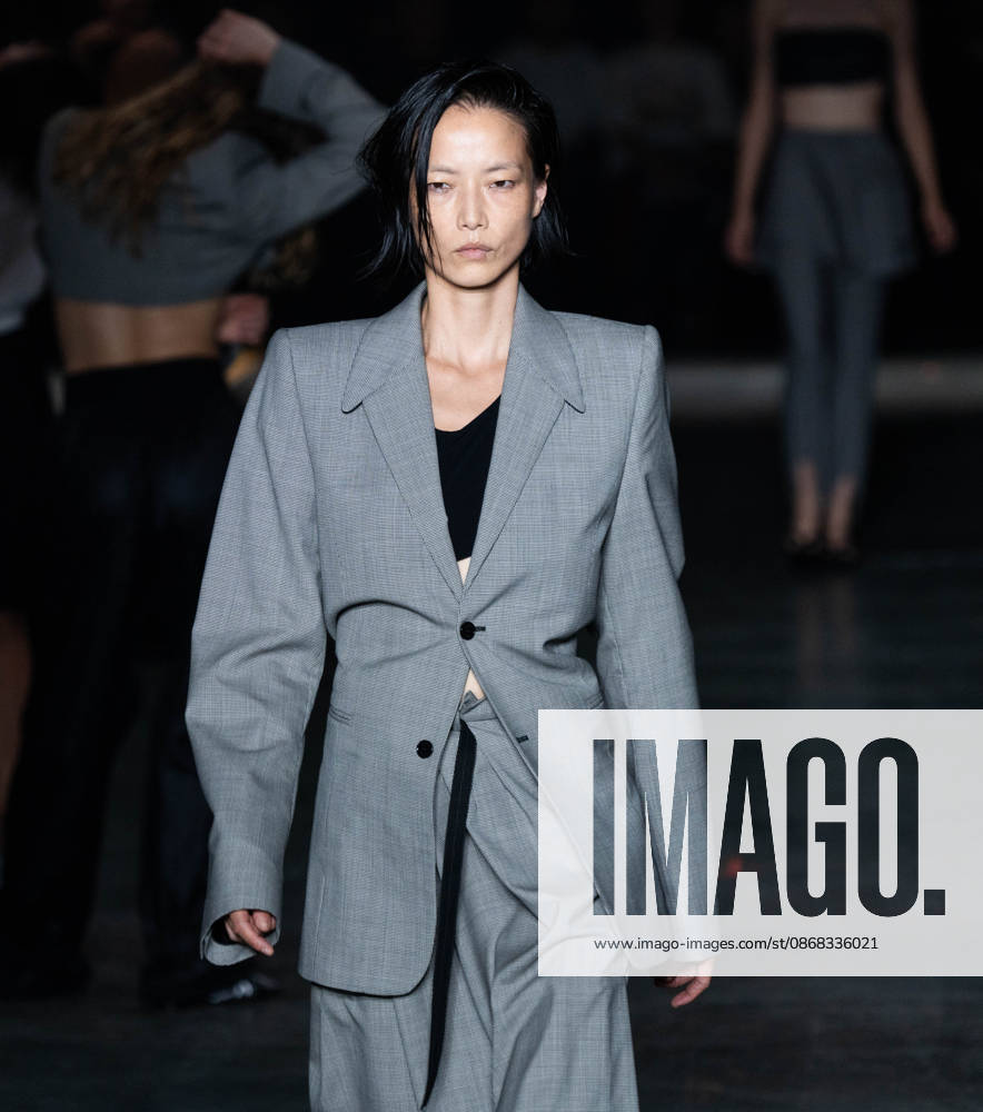 Paris Fashion Week Women s Wear SPRING SUMMER 2027 Collection by ALAINPAUL, October 1, 2026, photography by Sylvie Lefort, MAXPPP 01 10 2026 @Sylvie Lefort Photography MAXPPP 10 01 26 Models showcase designs from the ALAINPAUL Women’s Spring Summer 2027 collection during Paris Fashion Week in Paris, France, October 1, 2026. The women’s collections were presented from September 28 to October 6, 26.