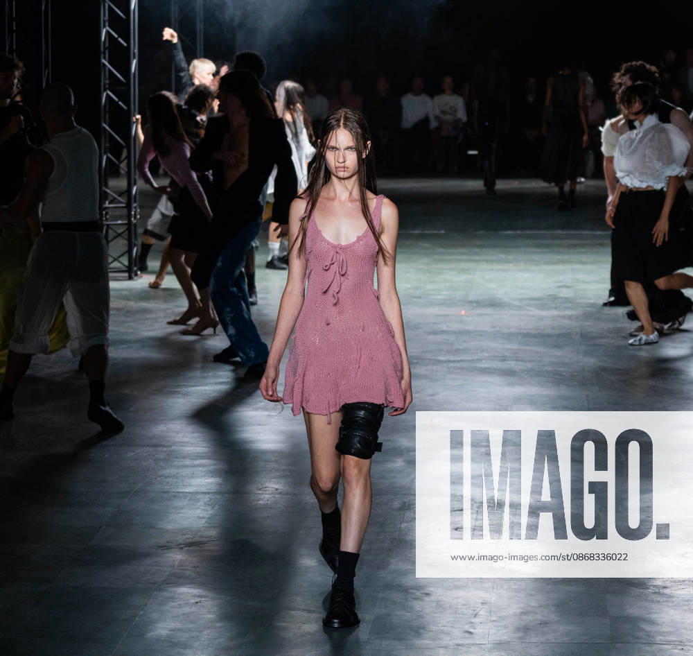 Paris Fashion Week Women s Wear SPRING SUMMER 2027 Collection by ALAINPAUL, October 1, 2026, photography by Sylvie Lefort, MAXPPP 01 10 2026 @Sylvie Lefort Photography MAXPPP 10 01 26 Models showcase designs from the ALAINPAUL Women’s Spring Summer 2027 collection during Paris Fashion Week in Paris, France, October 1, 2026. The women’s collections were presented from September 28 to October 6, 26.