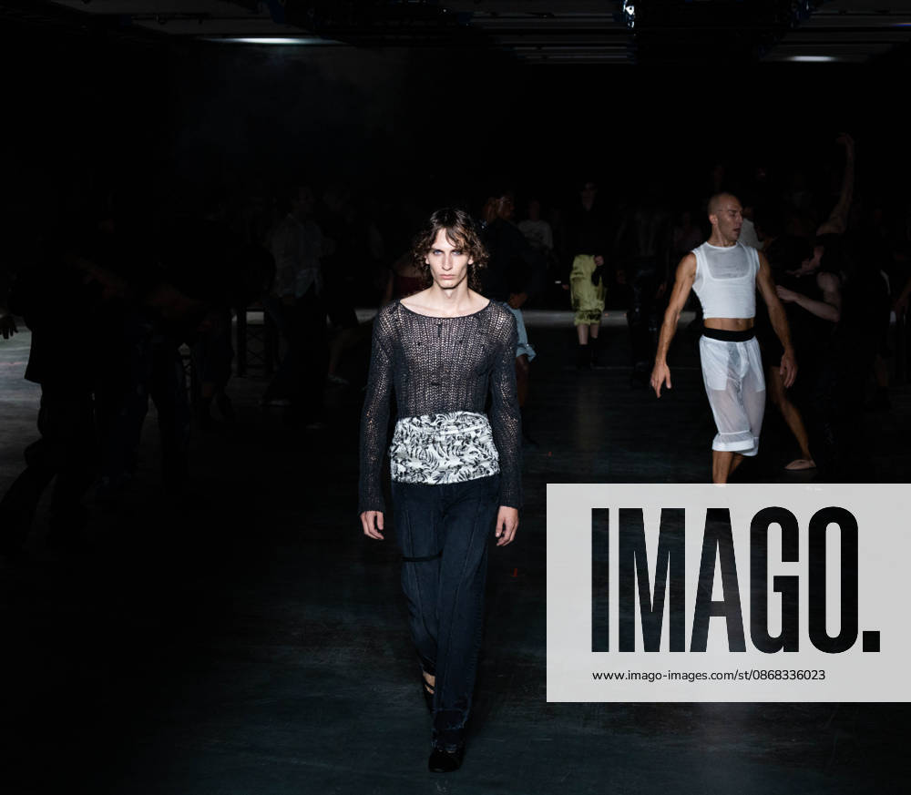 Paris Fashion Week Women s Wear SPRING SUMMER 2027 Collection by ALAINPAUL, October 1, 2026, photography by Sylvie Lefort, MAXPPP 01 10 2026 @Sylvie Lefort Photography MAXPPP 10 01 26 Models showcase designs from the ALAINPAUL Women’s Spring Summer 2027 collection during Paris Fashion Week in Paris, France, October 1, 2026. The women’s collections were presented from September 28 to October 6, 26.