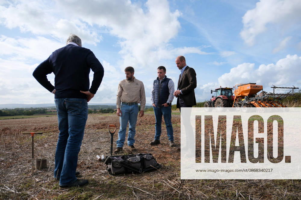 Britain s Prince William on a visit examining the role of regenerative farming in climate resilience, in Hereford Britain s Prince William meets Harry Davies, the incoming tenant of the Duchy of Cornwall s first regenerative Farm Business Tenancy, during a visit to examine the role of regenerative farming in climate resilience in Hereford, Britain, October 1, 2026., Credit:Mathieu Willcocks PA ROTA - B68 Avalon UNITED KINGDOM, Hereford