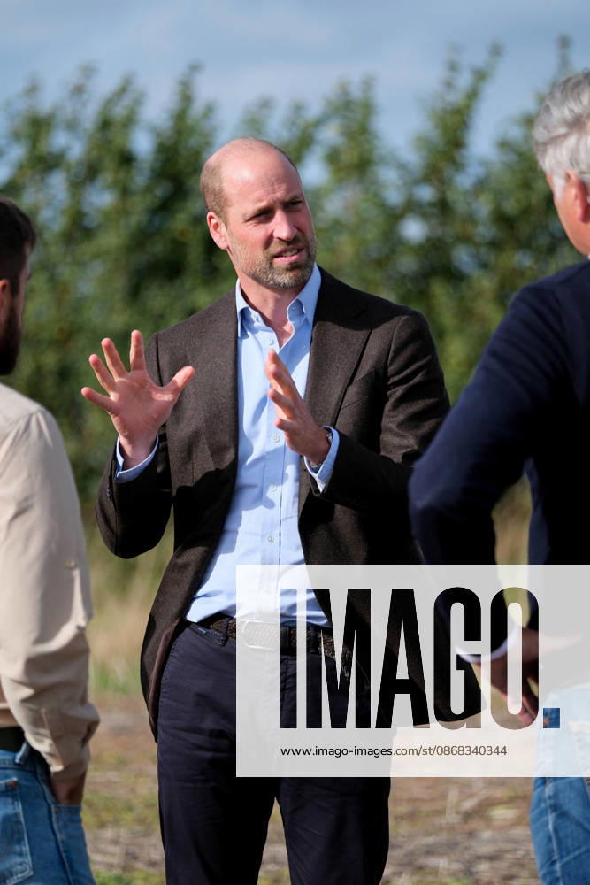 Britain s Prince William on a visit examining the role of regenerative farming in climate resilience, in Hereford Britain s Prince William speaks with Regenified s Josh Fontenot and John Gregson, as he visits Harry Davies (not pictured), the incoming tenant of the Duchy of Cornwall s first regenerative Farm Business Tenancy, during a visit to examine the role of regenerative farming in climate resilience in Hereford, Britain, October 1, 2026., Credit:Mathieu Willcocks PA ROTA - B68 Avalon UNITED KINGDOM, Hereford