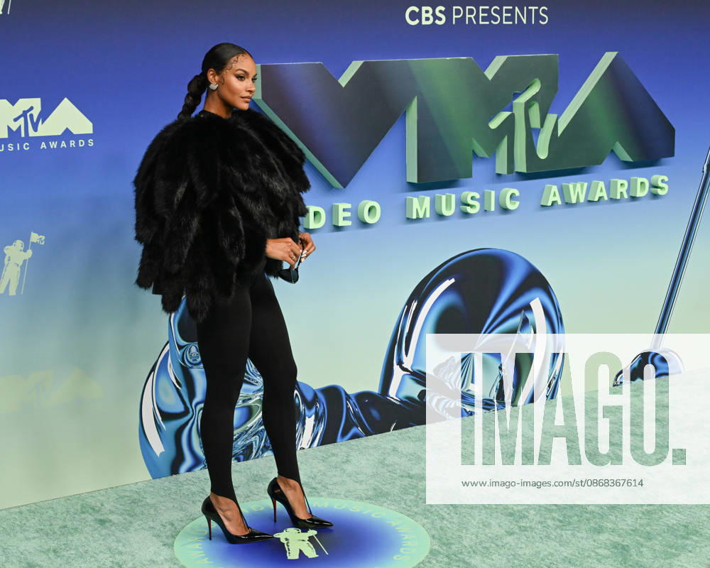 JORDAN COLEMAN attends the 2026 MTV Video Music Awards â€oeVMAs†teal carpet. Los Angeles USA - ZUMAb173 20260927_aap_b173_424