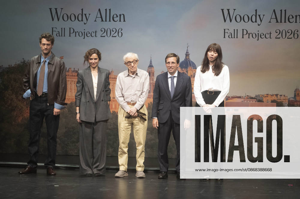 Peter Vives, Isabel Diaz Ayuso, Woody Allen, JoseLuis Martinez-Almeida Navasques und Alexi Wasser beim offiziellen Empfang zum Drehstart des Woody Allen Fall Project 2026 in den Teatros del Canal. Madrid