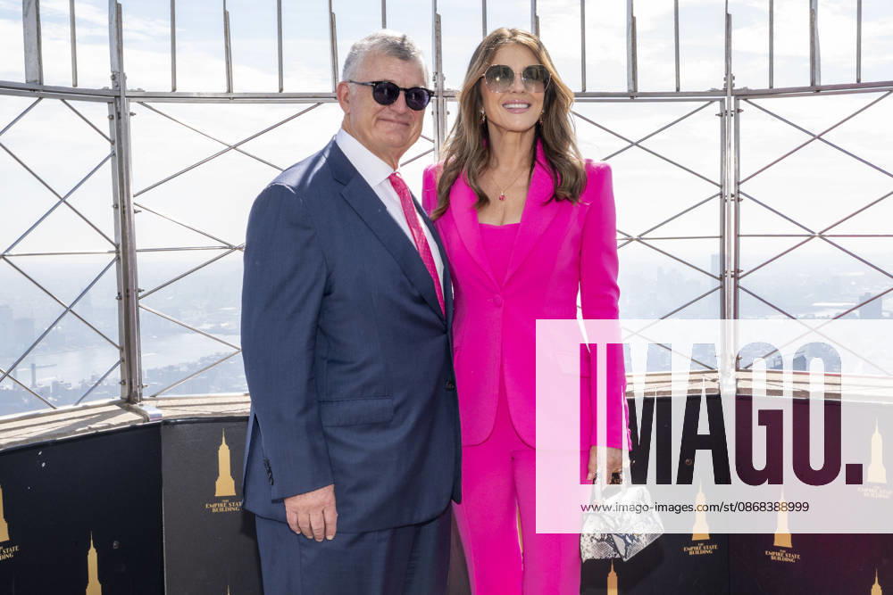 WILLIAM P. LAUDER and ELIZABETH HURLEY visit the Empire State Building in New York to honor Breast Cancer Awareness Month and the Breast Cancer Campaign with The Estee Lauder Company. 1 October 2026 New York USA - ZUMAa265 20261001_zep_a265_053