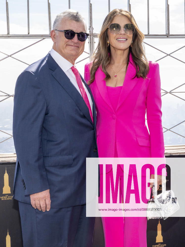 WILLIAM P. LAUDER and ELIZABETH HURLEY visit the Empire State Building in New York to honor Breast Cancer Awareness Month and the Breast Cancer Campaign with The Estee Lauder Company. 1 October 2026 New York USA - ZUMAa265 20261001_zep_a265_054