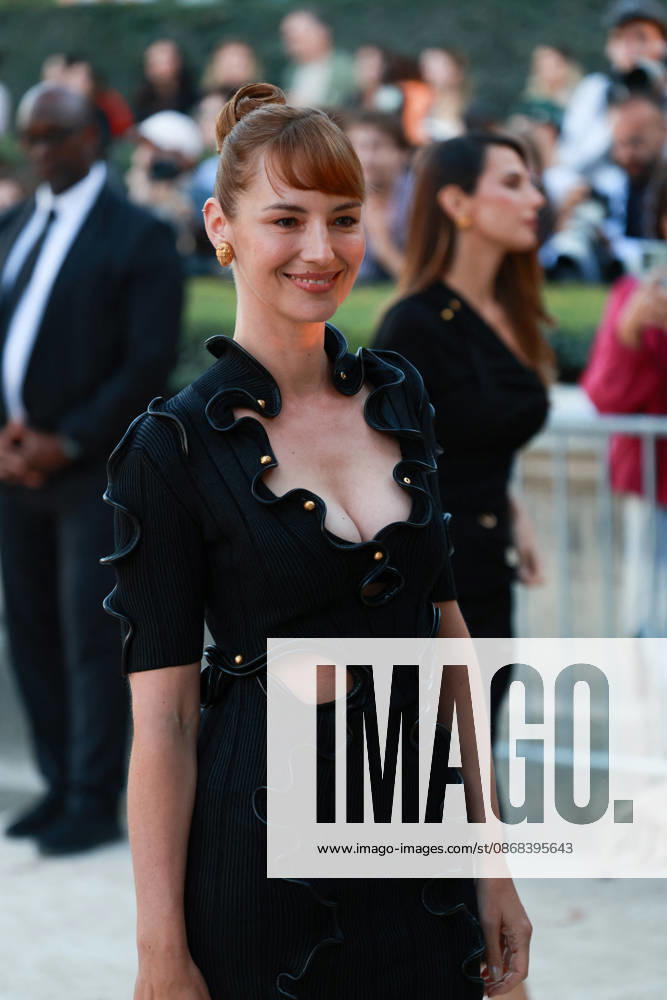 Louise Bourgoin at the Schiaparelli Spring Summer 2027 Women’s Ready-to-Wear Collection fashion show during Paris Fashion Week (PFW) on October 1, 2026. Florian Lavielle, Bestimage. Schiaparelli’s Spring Summer 2027 Women’s Ready-to-Wear Collection fashion show at Paris Fashion Week (PFW) on October 1, 2026, Paris, France