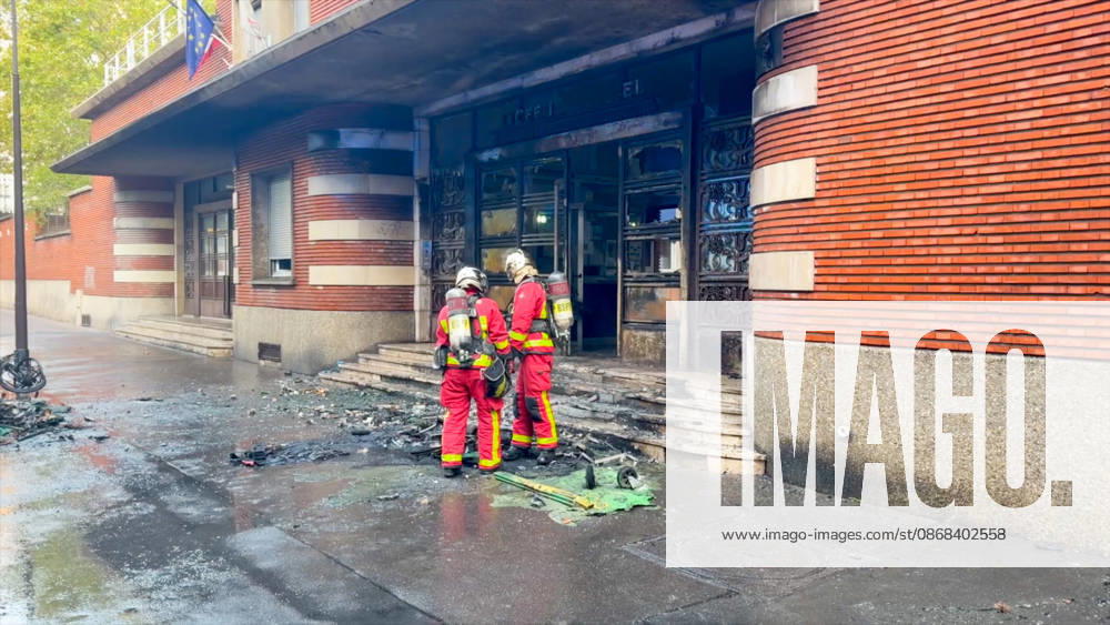 School Facade Burned During Student Blockade - Paris Videograbs - Firefighters work at the scene following an early morning blaze that damaged the facade of Gaston-Bachelard High School in the 13th arrondissement. The incident occurred as nationwide student blockades forced the closure of more than 400 high schools amid mounting political and security tensions. Paris, France, October 2, 2026. Photo by CLPRESS ABACAPRESS.COM Paris Ile-de-France France