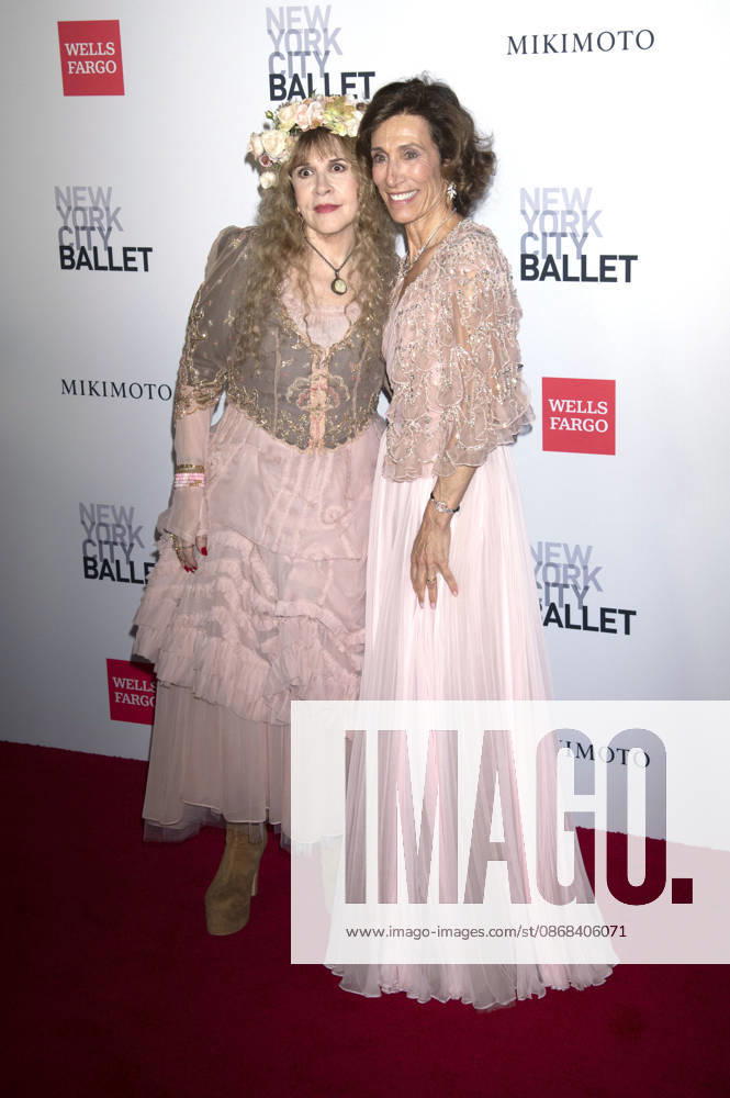 Stevie Nicks und Emily Blavatnik bei der New York City Ballet 2026 Fall Fashion Gala im David H. Koch Theater im Lincoln Center. New York