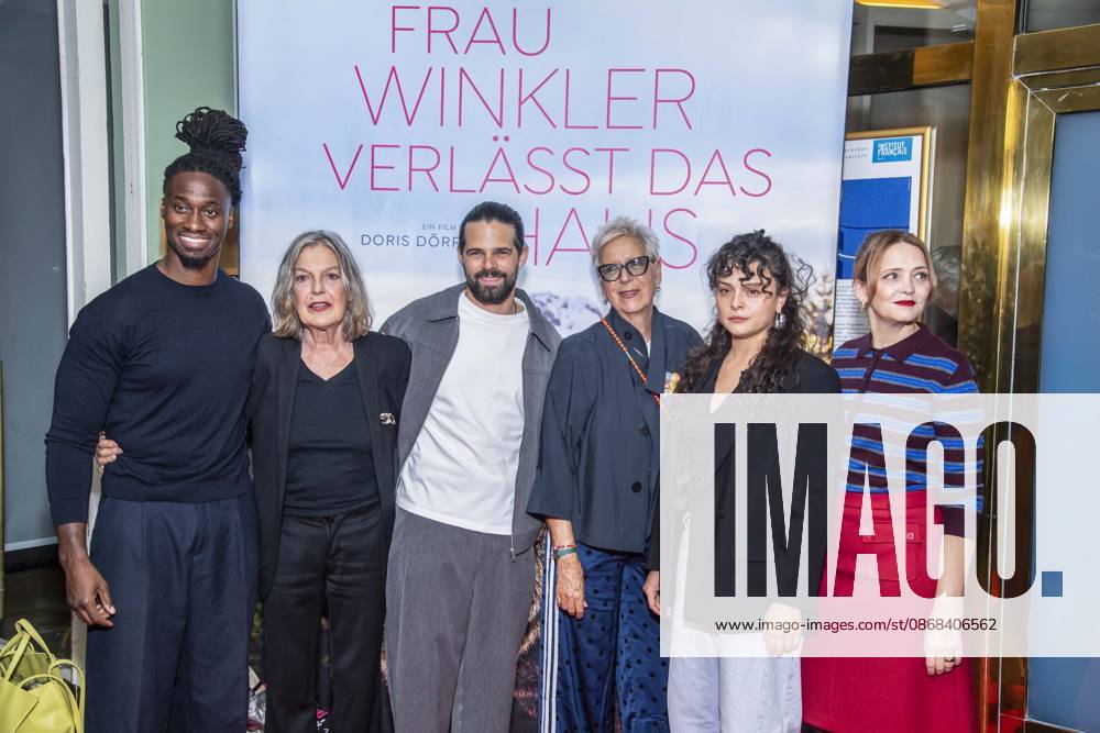 ABB FRAUWINKLER- Eugene Boateng, Angela Winkler, Josef Ellers, Doris Doerrie Via Jikeli und Laura Tonke auf dem roten Teppich beim Special Screening des Kino Films Frau Winkler verlaesst das Haus im Cinema Parisl in Berlin 01.10.2026 Berlin Deutschland