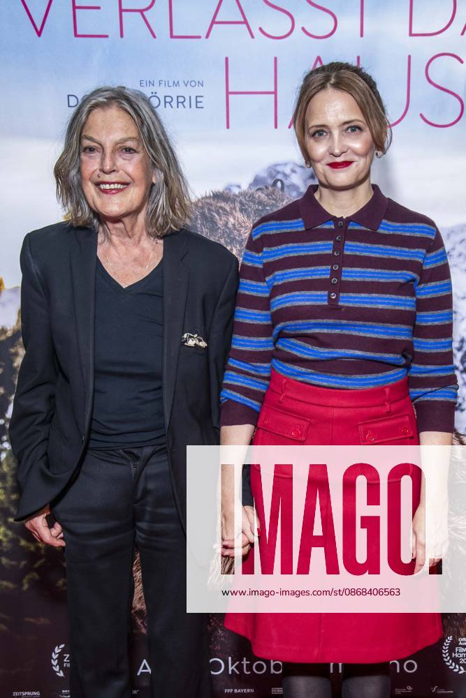 ABB FRAUWINKLER- Angela Winkler und Laura Tonke auf dem roten Teppich beim Special Screening des Kino Films Frau Winkler verlaesst das Haus im Cinema Parisl in Berlin 01.10.2026 Berlin Deutschland