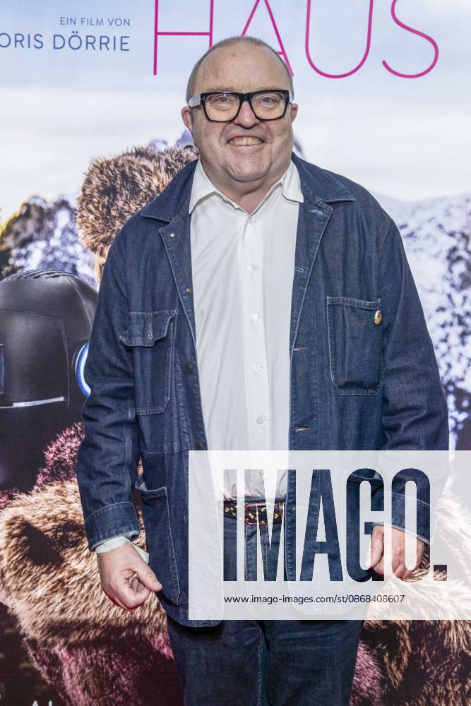 ABB FRAUWINKLER- Gustav Peter Woehler auf dem roten Teppich beim Special Screening des Kino Films Frau Winkler verlaesst das Haus im Cinema Parisl in Berlin 01.10.2026 Berlin Deutschland