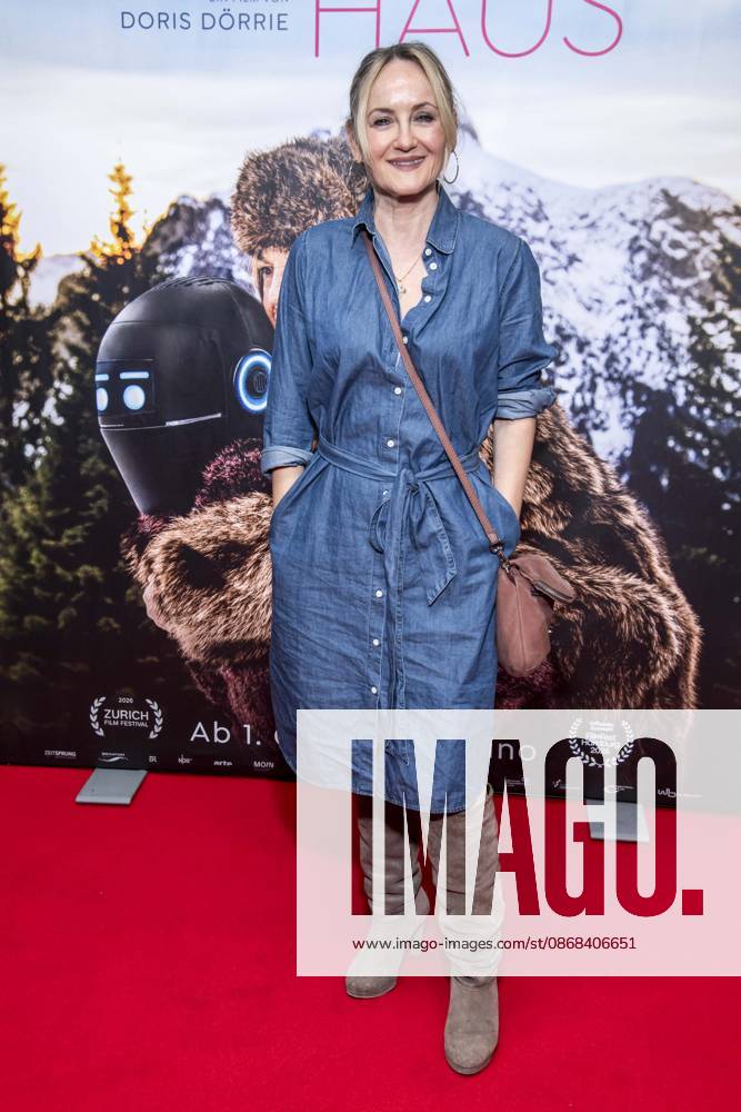 ABB FRAUWINKLER- Katharine Mehrling auf dem roten Teppich beim Special Screening des Kino Films Frau Winkler verlaesst das Haus im Cinema Parisl in Berlin 01.10.2026 Berlin Deutschland
