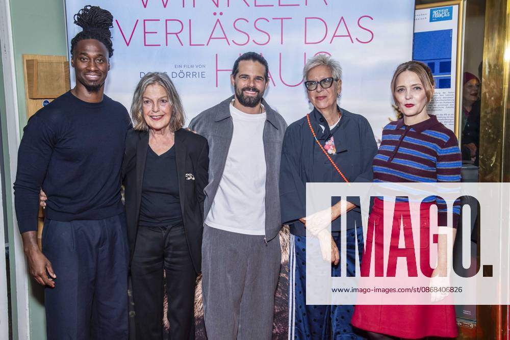 ABB FRAUWINKLER- Eugene Boateng, Angela Winkler, Josef Ellers, Doris Doerrie und Laura Tonke auf dem roten Teppich beim Special Screening des Kino Films Frau Winkler verlaesst das Haus im Cinema Parisl in Berlin 01.10.2026 Berlin Deutschland