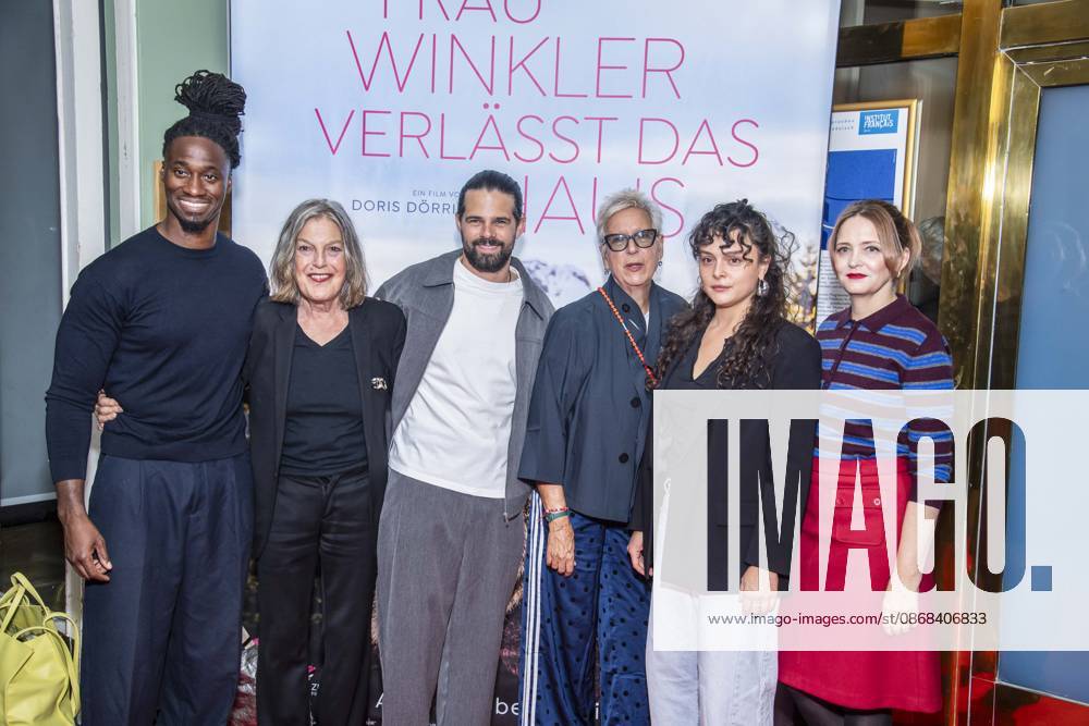 ABB FRAUWINKLER- Eugene Boateng, Angela Winkler, Josef Ellers, Doris Doerrie Via Jikeli und Laura Tonke auf dem roten Teppich beim Special Screening des Kino Films Frau Winkler verlaesst das Haus im Cinema Parisl in Berlin 01.10.2026 Berlin Deutschland