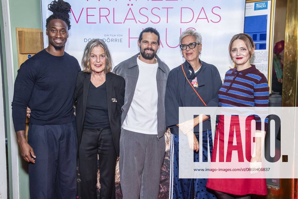 ABB FRAUWINKLER- Eugene Boateng, Angela Winkler, Josef Ellers, Doris Doerrie und Laura Tonke auf dem roten Teppich beim Special Screening des Kino Films Frau Winkler verlaesst das Haus im Cinema Parisl in Berlin 01.10.2026 Berlin Deutschland