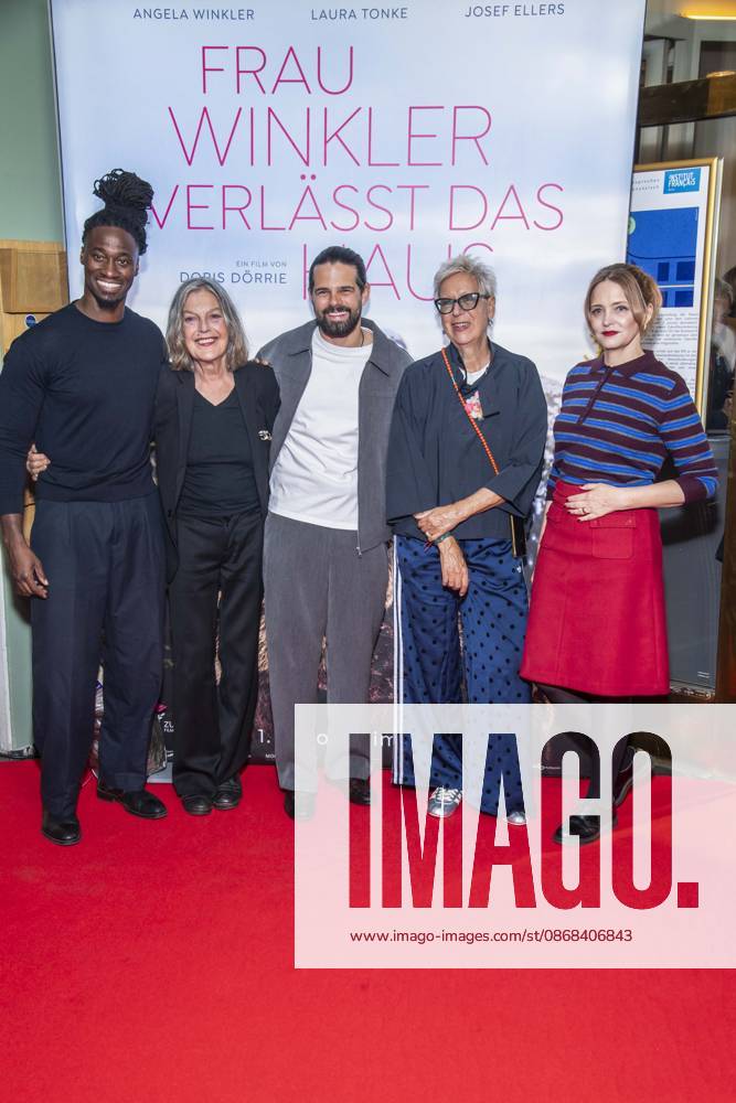 ABB FRAUWINKLER- Eugene Boateng, Angela Winkler, Josef Ellers, Doris Doerrie und Laura Tonke auf dem roten Teppich beim Special Screening des Kino Films Frau Winkler verlaesst das Haus im Cinema Parisl in Berlin 01.10.2026 Berlin Deutschland