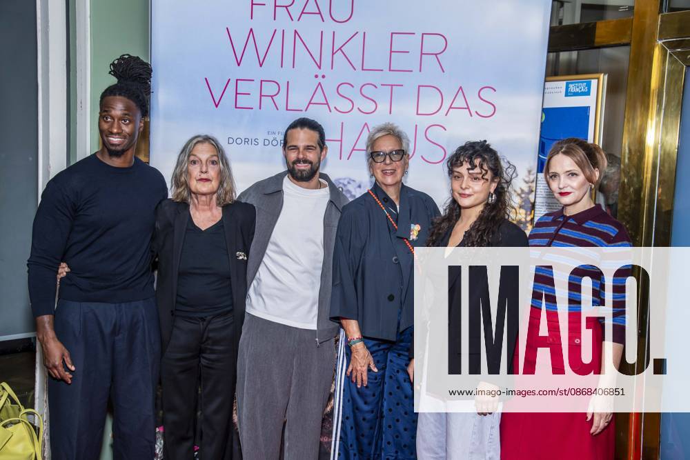 ABB FRAUWINKLER- Eugene Boateng, Angela Winkler, Josef Ellers, Doris Doerrie Via Jikeli und Laura Tonke auf dem roten Teppich beim Special Screening des Kino Films Frau Winkler verlaesst das Haus im Cinema Parisl in Berlin 01.10.2026 Berlin Deutschland