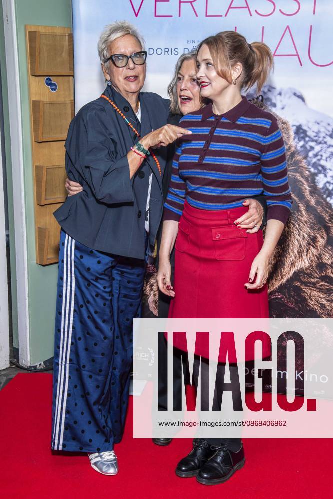 ABB FRAUWINKLER- Doris Doerrie Angela Winkler und Laura Tonke auf dem roten Teppich beim Special Screening des Kino Films Frau Winkler verlaesst das Haus im Cinema Parisl in Berlin 01.10.2026 Berlin Deutschland