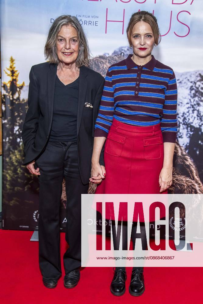 ABB FRAUWINKLER- Angela Winkler und Laura Tonke auf dem roten Teppich beim Special Screening des Kino Films Frau Winkler verlaesst das Haus im Cinema Parisl in Berlin 01.10.2026 Berlin Deutschland