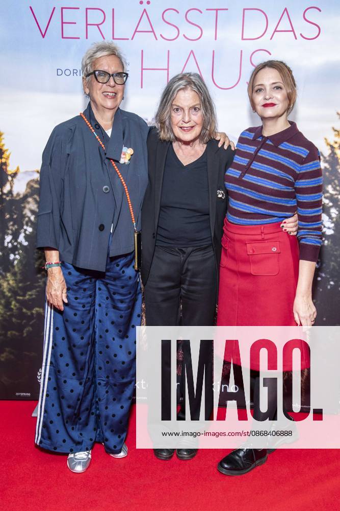 ABB FRAUWINKLER- Doris Doerrie Angela Winkler und Laura Tonke auf dem roten Teppich beim Special Screening des Kino Films Frau Winkler verlaesst das Haus im Cinema Parisl in Berlin 01.10.2026 Berlin Deutschland