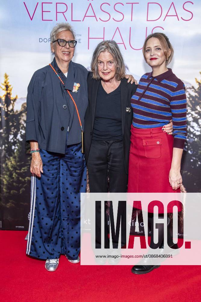 ABB FRAUWINKLER- Doris Doerrie Angela Winkler und Laura Tonke auf dem roten Teppich beim Special Screening des Kino Films Frau Winkler verlaesst das Haus im Cinema Parisl in Berlin 01.10.2026 Berlin Deutschland