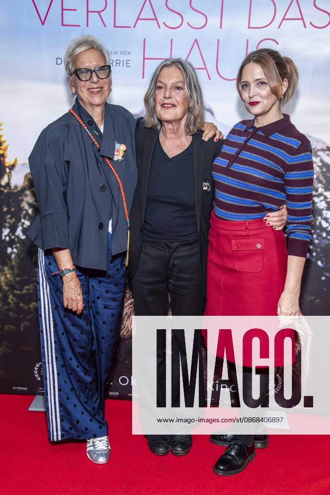 ABB FRAUWINKLER- Doris Doerrie Angela Winkler und Laura Tonke auf dem roten Teppich beim Special Screening des Kino Films Frau Winkler verlaesst das Haus im Cinema Parisl in Berlin 01.10.2026 Berlin Deutschland