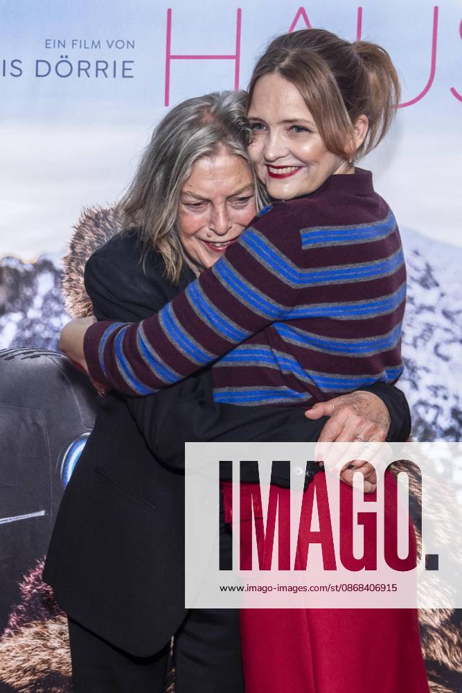 ABB FRAUWINKLER- Angela Winkler und Laura Tonke auf dem roten Teppich beim Special Screening des Kino Films Frau Winkler verlaesst das Haus im Cinema Parisl in Berlin 01.10.2026 Berlin Deutschland