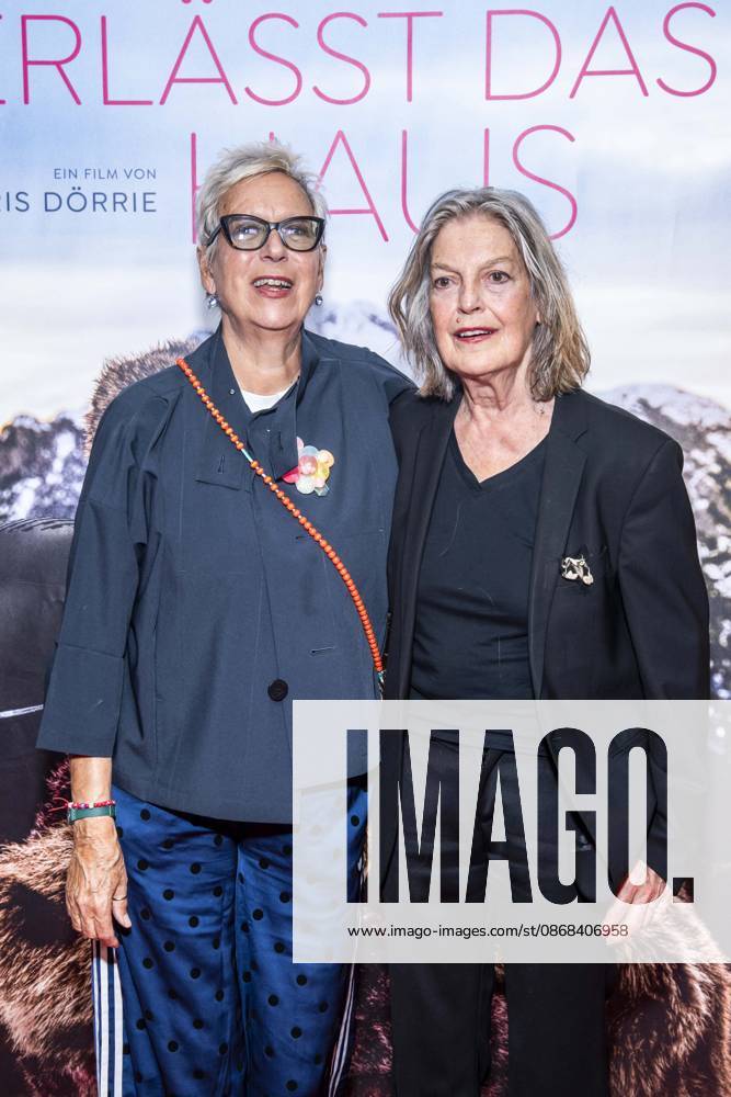 ABB FRAUWINKLER- Doris Doerrie mit Angela Winkler auf dem roten Teppich beim Special Screening des Kino Films Frau Winkler verlaesst das Haus im Cinema Parisl in Berlin 01.10.2026 Berlin Deutschland