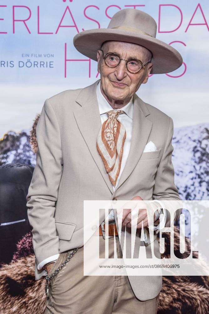 ABB FRAUWINKLER- Guenther Krabbenhoeft auf dem roten Teppich beim Special Screening des Kino Films Frau Winkler verlaesst das Haus im Cinema Parisl in Berlin 01.10.2026 Berlin Deutschland