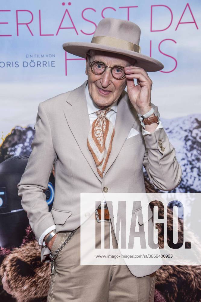 ABB FRAUWINKLER- Guenther Krabbenhoeft auf dem roten Teppich beim Special Screening des Kino Films Frau Winkler verlaesst das Haus im Cinema Parisl in Berlin 01.10.2026 Berlin Deutschland
