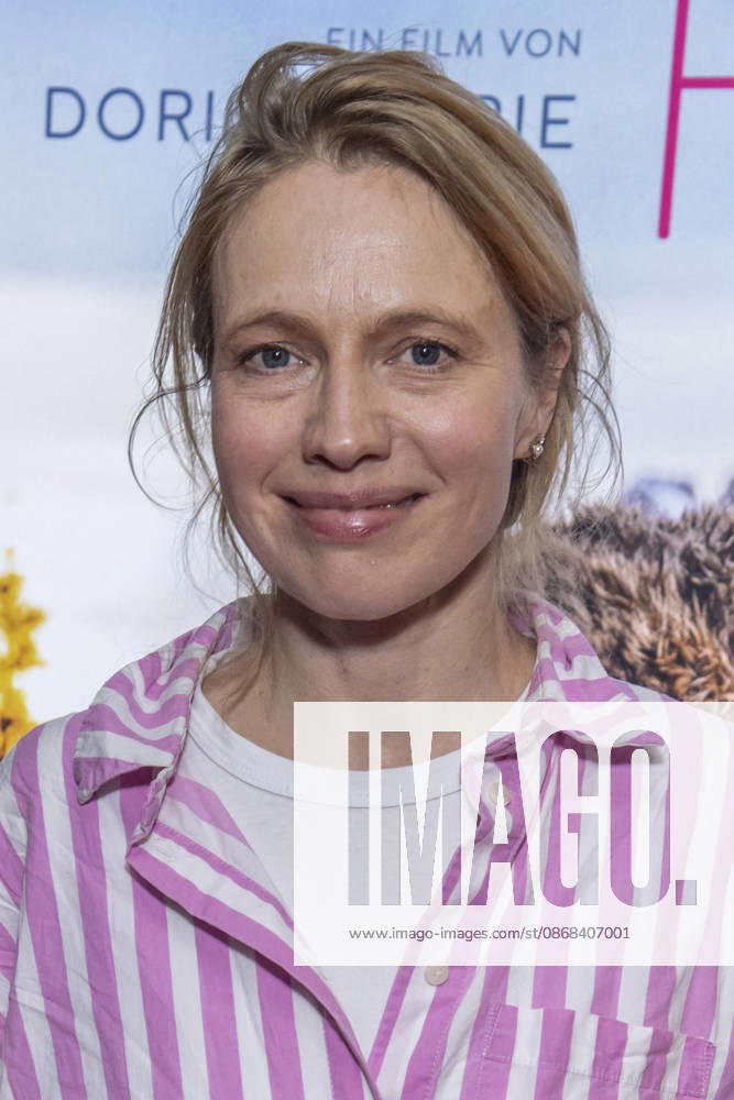 ABB FRAUWINKLER- Anna Brueggemann auf dem roten Teppich beim Special Screening des Kino Films Frau Winkler verlaesst das Haus im Cinema Parisl in Berlin 01.10.2026 Berlin Deutschland