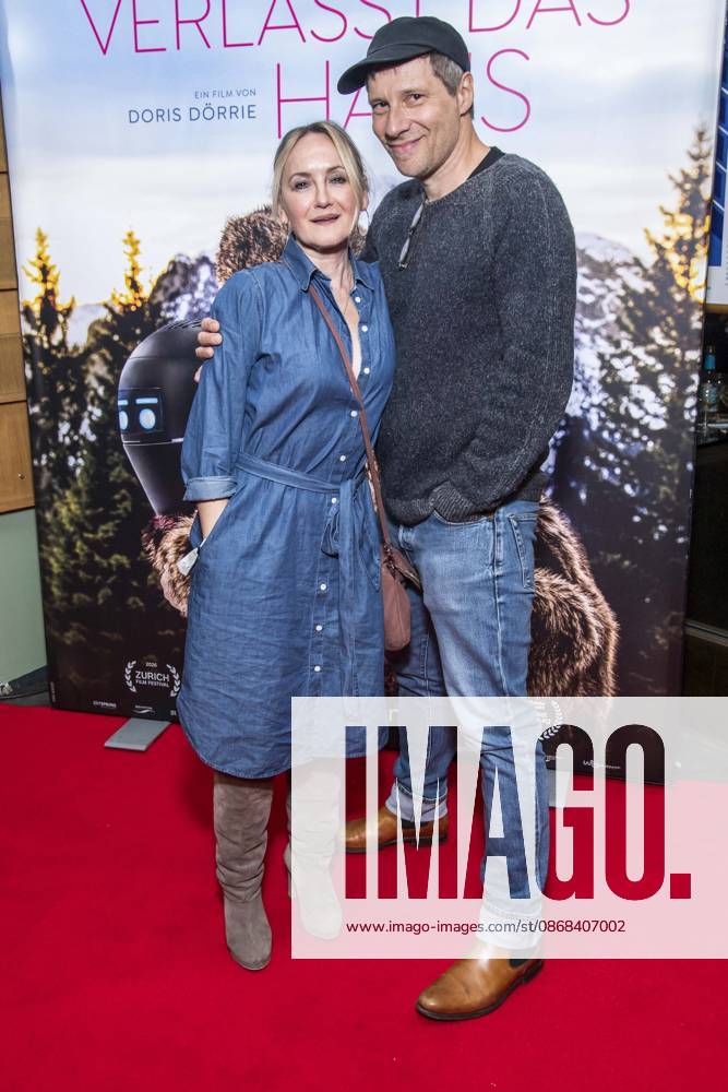 ABB FRAUWINKLER- Katharine Mehrling und Tilmar Kuhn auf dem roten Teppich beim Special Screening des Kino Films Frau Winkler verlaesst das Haus im Cinema Parisl in Berlin 01.10.2026 Berlin Deutschland