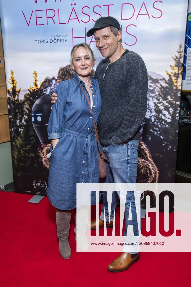 ABB FRAUWINKLER- Katharine Mehrling und Tilmar Kuhn auf dem roten Teppich beim Special Screening des Kino Films Frau Winkler verlaesst das Haus im Cinema Parisl in Berlin 01.10.2026 Berlin Deutschland
