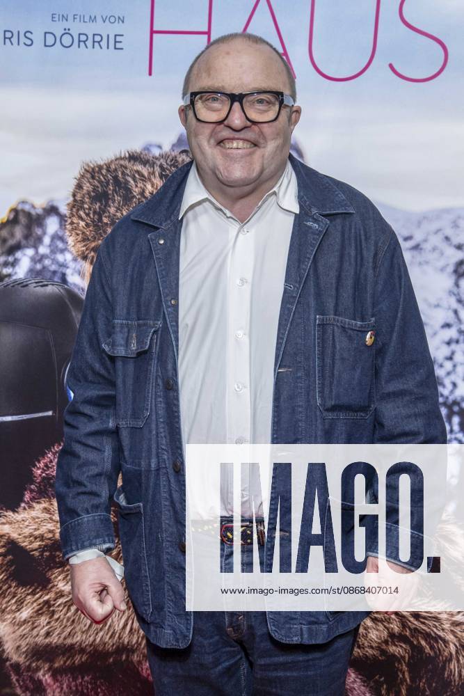ABB FRAUWINKLER- Gustav Peter Woehler auf dem roten Teppich beim Special Screening des Kino Films Frau Winkler verlaesst das Haus im Cinema Parisl in Berlin 01.10.2026 Berlin Deutschland