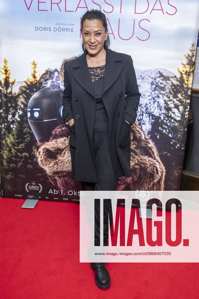 ABB FRAUWINKLER- Jasmin Shakeri auf dem roten Teppich beim Special Screening des Kino Films Frau Winkler verlaesst das Haus im Cinema Parisl in Berlin 01.10.2026 Berlin Deutschland