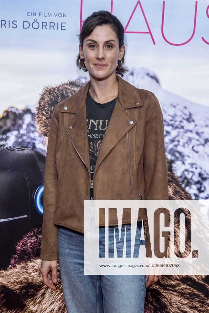 ABB FRAUWINKLER- Olivia Lina Gasche auf dem roten Teppich beim Special Screening des Kino Films Frau Winkler verlaesst das Haus im Cinema Parisl in Berlin 01.10.2026 Berlin Deutschland