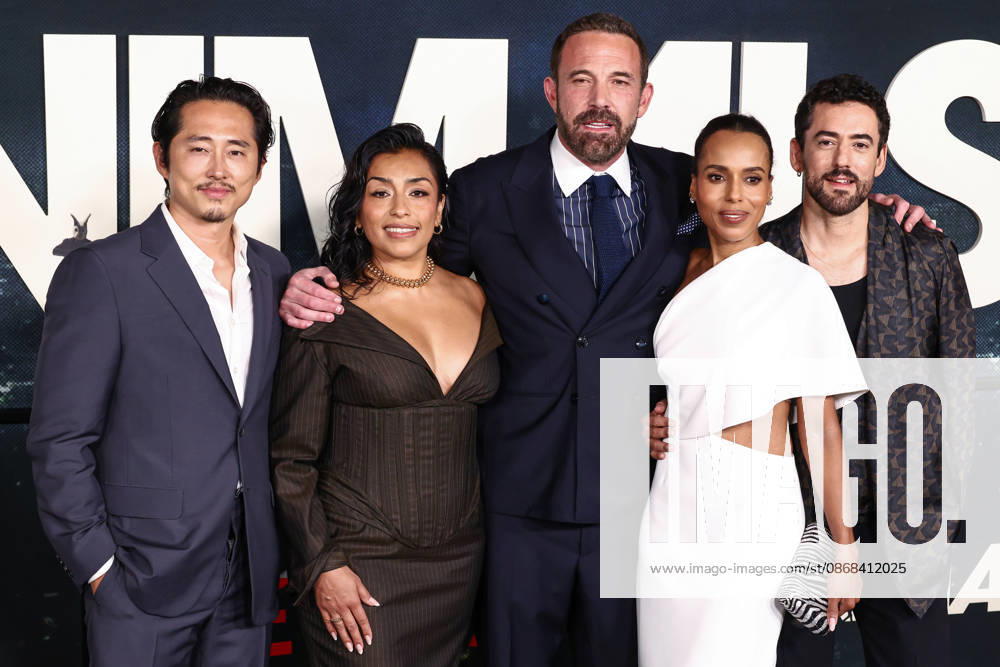 World Premiere Of Netflix s Animals WESTWOOD, LOS ANGELES, CALIFORNIA, USA - OCTOBER 01: Steven Yeun, Adriana Paz, Ben Affleck, Kerry Washington and Luis Gerardo Mendez arrive at the World Premiere Of Netflix s Animals held at Westwood Village Theater on October 1, 2026 in Westwood, Los Angeles, California, United States. Westwood Westwood Village Theater California United States