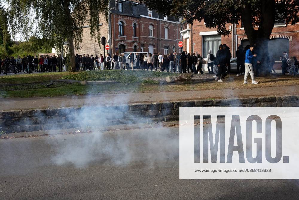 VALENCIENNES HIGH SCHOOL STUDENT PROTEST FRIDAY MORNING PHOTOPQR VOIX DU NORD PIERRE ROUANET 10 02 2026 VALENCIENNES, October 2, 2026 Third day of high school student protests in the Valenciennes area; this Friday morning, high schools were blocked off, anger among high school students. The students gathered in downtown Valenciennes, between the École de l’Escaut and the École du Hainaut. There were scuffles, some slogans and signs, a few bottles and stones thrown, and acts of vandalism, along with police charges and clashes near the Vauban Polyclinic. PHOTO: PIERRE ROUANET, LA VOIX DU NORD. France: Fires have broken out at several schools in France as students protest by blockading educational institutions nationwide over school funding a