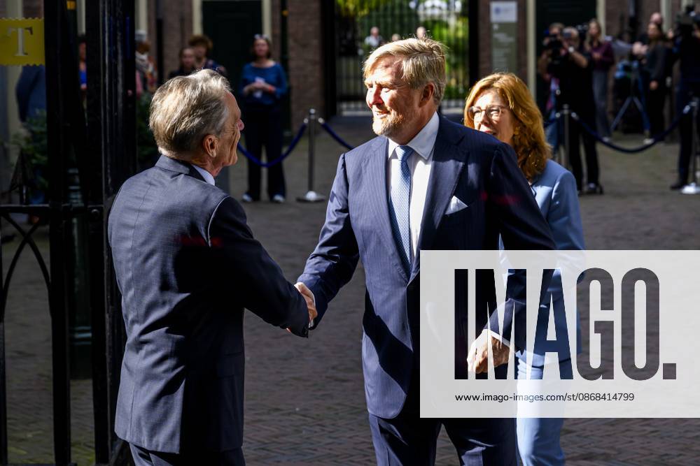 Leiden, The Netherlands, 2026-10-02 12:43:58 LEIDEN, 02-10-2026, Leiden University. King Willem Alexander receives the results of the independent research into the role of the House of Orange-Nassau in the colonial history of the Netherlands in the Academy Building of Leiden University. Principal investigator Prof. Dr. Gert Oostindie presents the King with the five books on which approximately sixty researchers have worked over the past few years, including the comprehensive popular book *Oranje en de Koloniën, 1600-2025. De kolonie geschiedenis van het Huis Oranje-Nassau*. PHOTO: NLBeeld Patrick van Emst Credit: NL Beeld Patrick van Emst