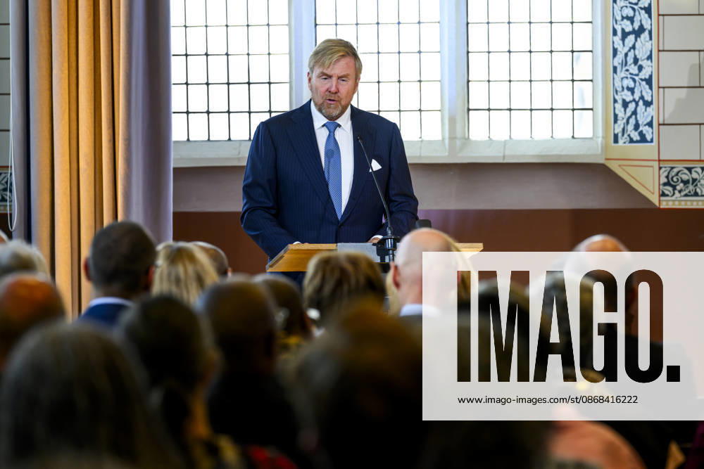 Leiden King Willem-Alexander received the findings of the independent study into the role of the House of Orange-Nassau in the Netherlands colonial history at the Academy Building of Leiden University. Â