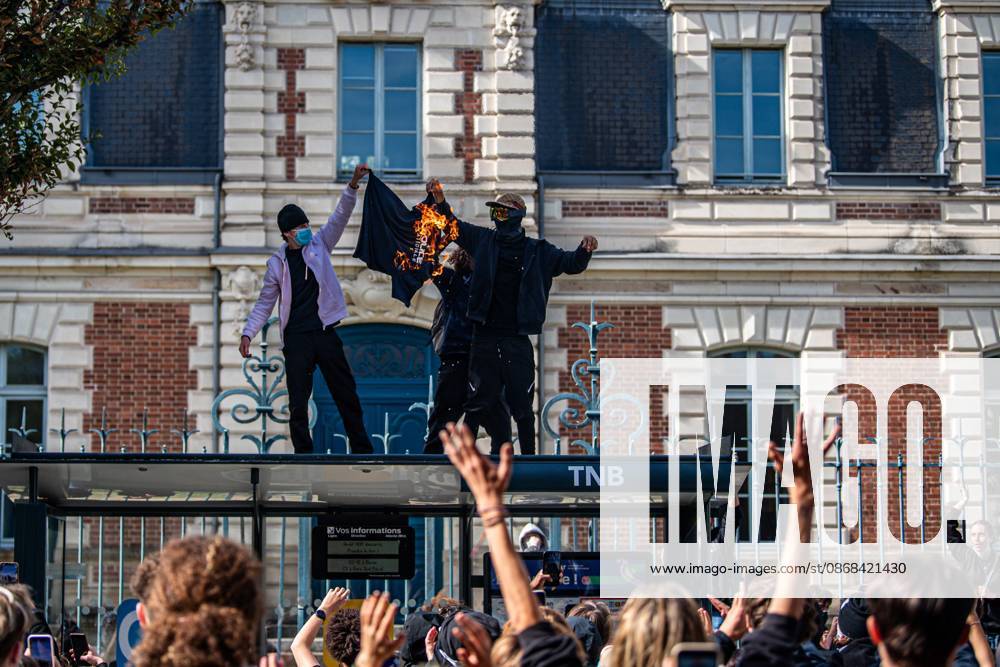 HIGH SCHOOL STUDENTS PROTEST PHOTOPQR OUEST FRANCE Kévin Guyot Ouest France RENNES October 2, 2026 October 2, 2026 Third day of protests in high schools and on the streets of Rennes, Ille-et-Vilaine, Brittany. High school studentsare mobilizing to demand more resources for education. Blockades, burning trash cans, and tear gas marked much of the morning. A protest involving about 300 people took place in the city center. Protesters burn a police uniform. PHOTO: KEVIN GUYOT, OUEST FRANCE. France: Fires have broken out at several schools in France, as students protest by blockading educational institutions nationwide over school funding and learning conditions RENNES, France